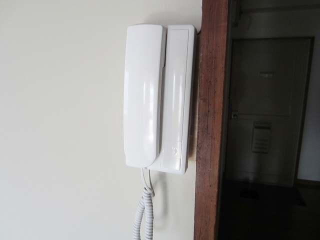 村上マンションのセキュリティ|インターホン付きで安心です。