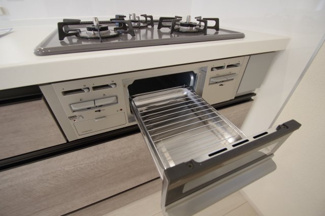 【キッチン】 | 【仲介手数料無料！！】府中市四谷4丁目　新築戸建て（全14棟）12号棟　4730万円 | グリル