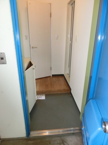 ラジカルジムの玄関|別室参考写真になります。