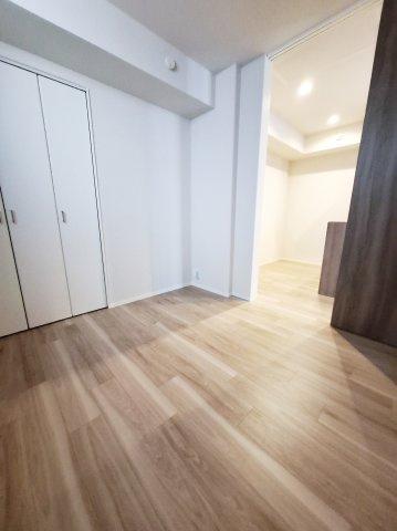 ホワイトガーデン西宮中島町の洋室