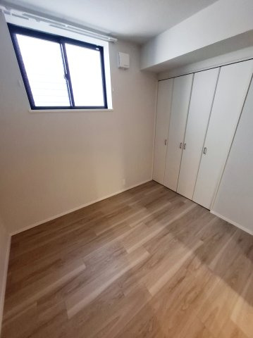 ホワイトガーデン西宮中島町の洋室