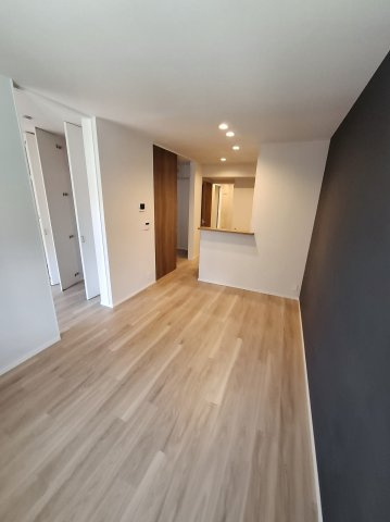 ホワイトガーデン西宮中島町の居間・リビング