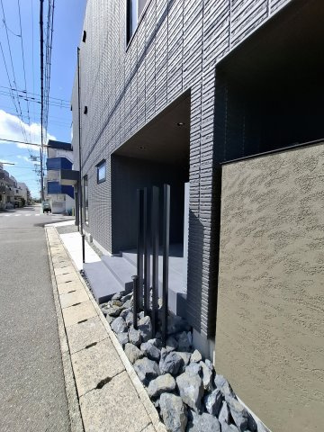 ホワイトガーデン西宮中島町のエントランス