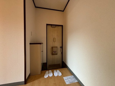 【玄関】 | かすみコーポ | ※同タイプのお部屋の写真ですので実際とは異なります
