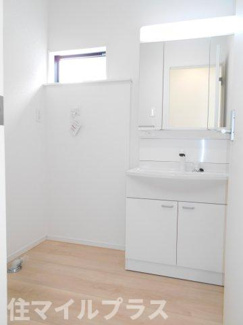 【独立洗面台】 | 二本松市竹田2丁目新築一戸建て5棟 | 独立洗面台、小物を置くことができて便利です