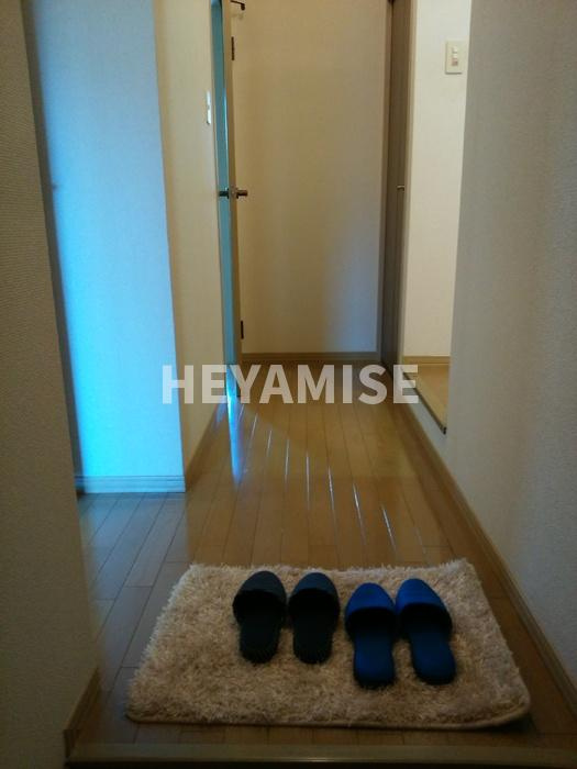 ロイヤルガーデン須田ノ木E棟の玄関