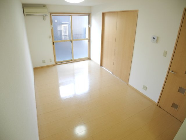 ロイヤルシティ富の原の居間・リビング|※室内画像は別号室のもの