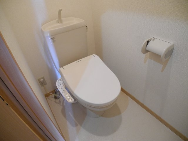 ロイヤルシティ富の原のトイレ|※室内画像は別号室のもの