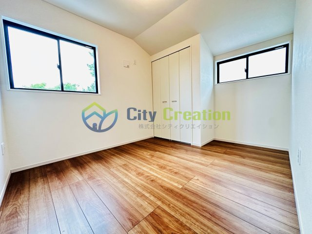 平塚市黒部丘1期　新築一戸建て　2号棟の洋室