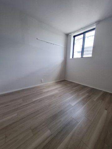 ホワイトガーデン西宮中島町の洋室