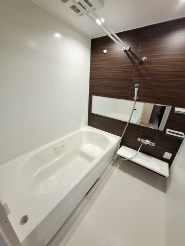 ホワイトガーデン西宮中島町の浴室