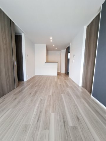 ホワイトガーデン西宮中島町の居間・リビング