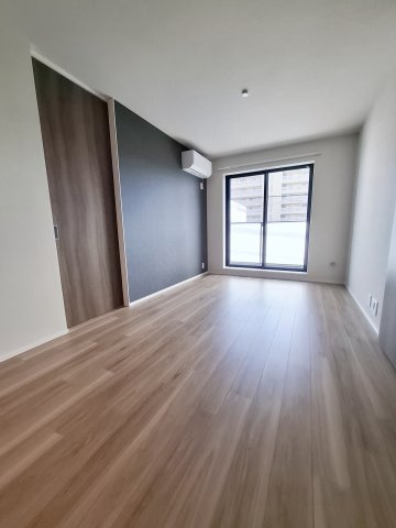 ホワイトガーデン西宮中島町の居間・リビング