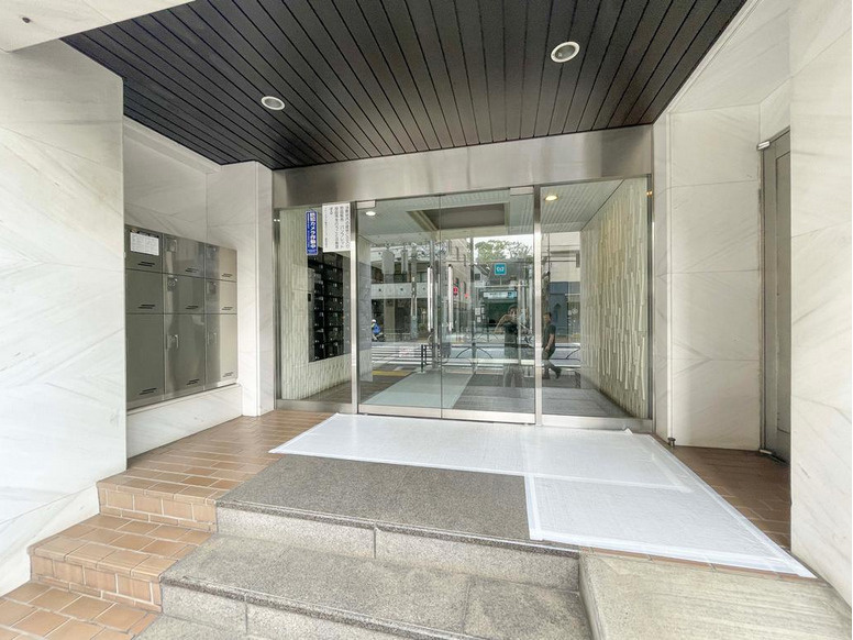 【エントランス】