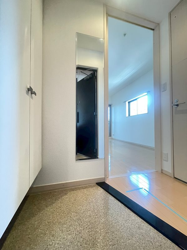 プレサンス三宮花時計前の玄関