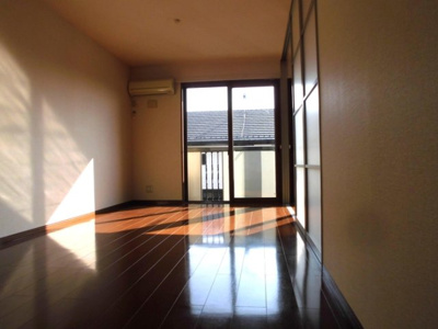 【居間・リビング】 | グランドソレーユ | 広々12帖LDK