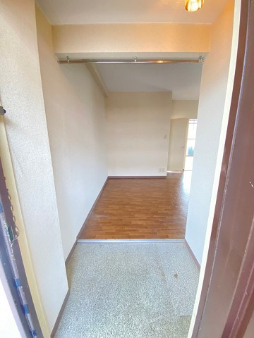 ルネ若草の玄関