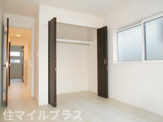 【洋室】 | 郡山市安積荒井2丁目新築一戸建て2棟 | 落ち着いた色調の洋室です