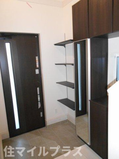 【玄関】 | 郡山市安積荒井2丁目新築一戸建て2棟 | きれいな玄関です