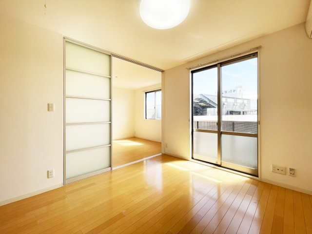 クラヴィエ沖洲　Ⅱ番館の居間・リビング