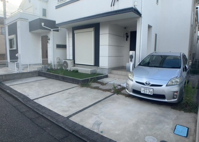 【駐車場】 | 駐車場と明記されていても、最小スペースでつくられた駐車場だと大型車は駐車できなかったり、出入りしにくくなったりする可能性があります。お車のサイズと購入したい物件の駐車場のサイズを現地で確認しましょう。