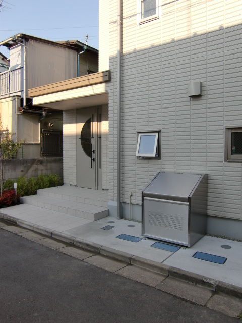 Ｍａｉｓｏｎ　ジョワイユ　小田のエントランス|オートロック＆敷地内ゴミ置き場