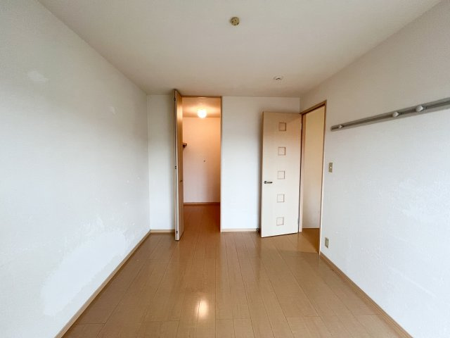 ローズコート南久万の洋室