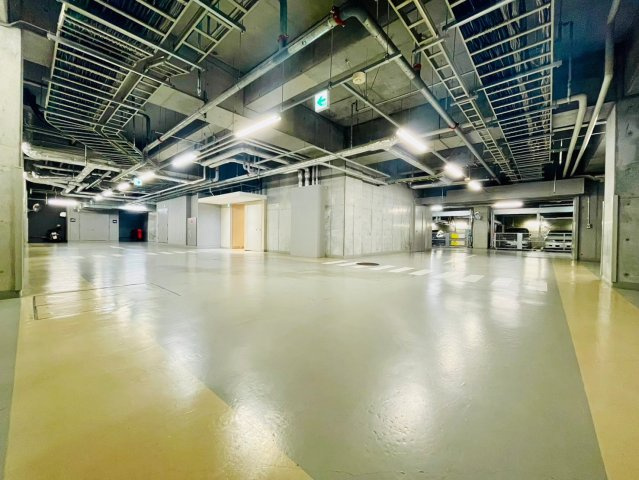 アトラスタワー本郷駅前の駐車場|地下駐車場