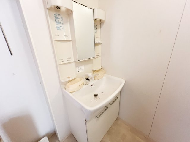 福井ガーデンハイツ A棟の洗面所