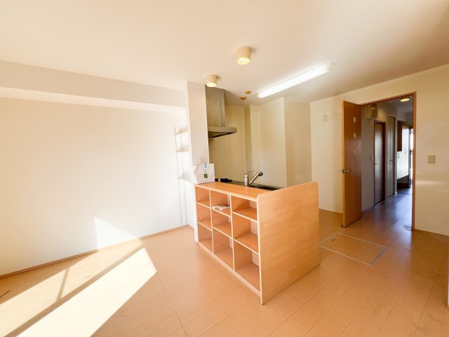 福井ガーデンハイツ A棟の居間・リビング