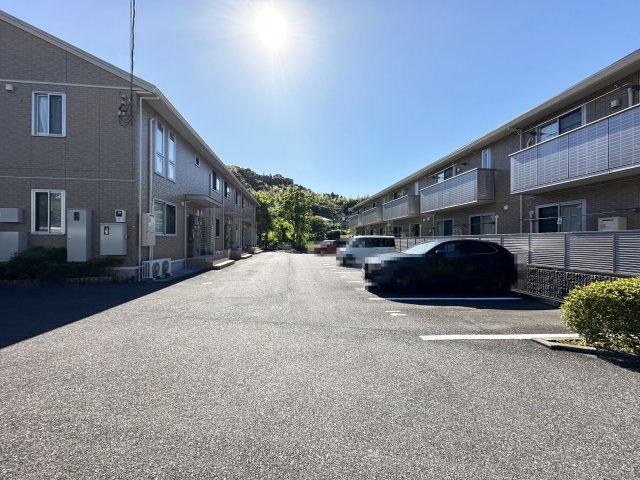 福井ガーデンハイツ A棟の駐車場