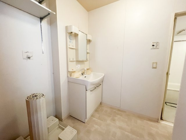 福井ガーデンハイツ A棟の独立洗面台