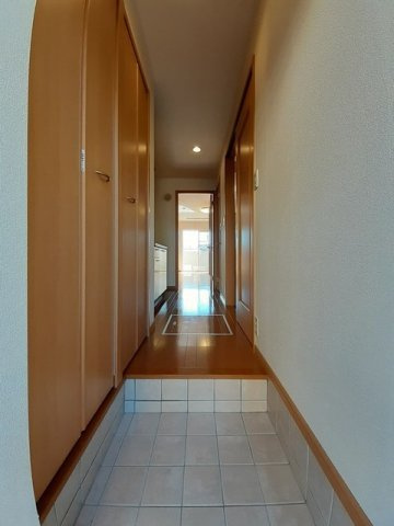 鈴蘭館Ⅱの玄関