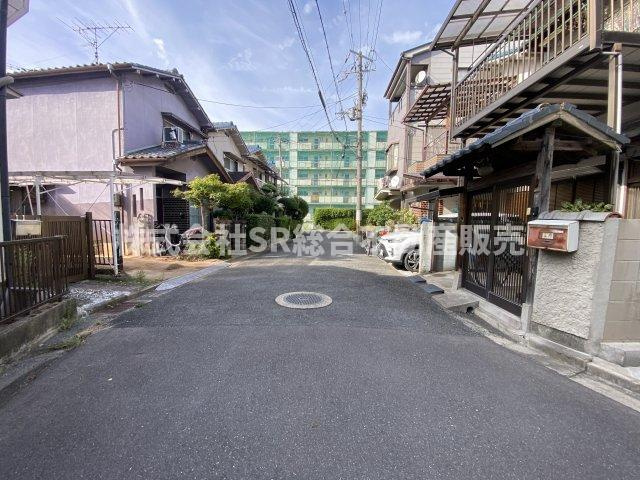 稲葉1丁目　中古戸建の前面道路含む現地写真|小学校、スーパーが徒歩10分圏内にあり日々の生活にも便利な立地なのも魅力的です！