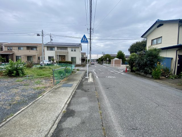 【土地】前橋市三俣町　角地約52坪／の前面道路含む現地写真