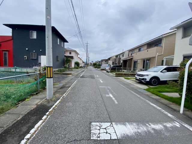 【土地】前橋市三俣町　角地約52坪／の前面道路含む現地写真