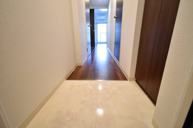 W.O.B西宮レジデンスの玄関