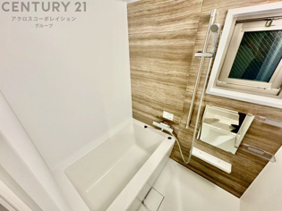 気密性と断熱性に優れ、外気の影響を受けにくく、浴室内の温度を一定に保ちやすいです。特に冬場は、暖房効率が高まり、快適なバスタイムを過ごせます。