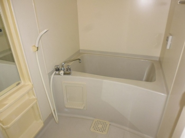 ロイヤルパーク蔵上の浴室|きれいなお風呂です♪