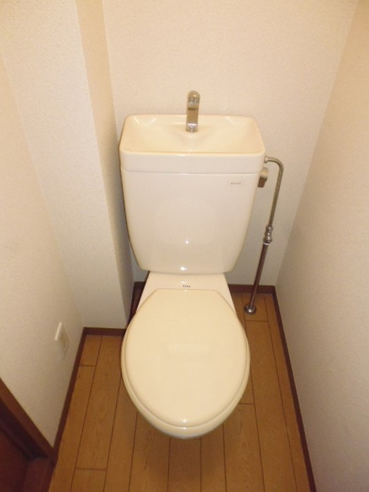 ロイヤルパーク蔵上のトイレ|嬉しい温水洗浄便座付き♪