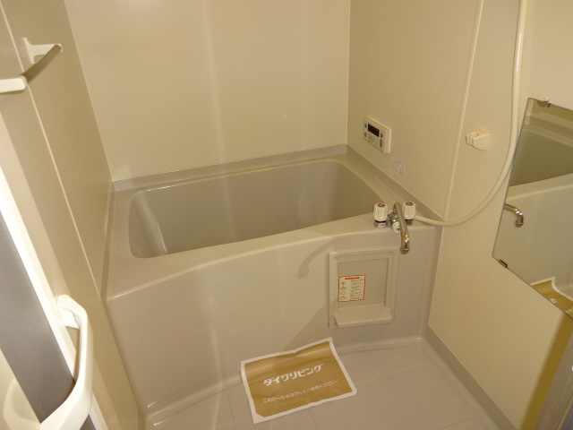 たつの市龍野町中村のハイツの浴室