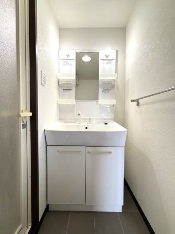 久留米市合川町マンション（エンゼルハイム久留米東）の洗面所|広い洗面スペースです★
