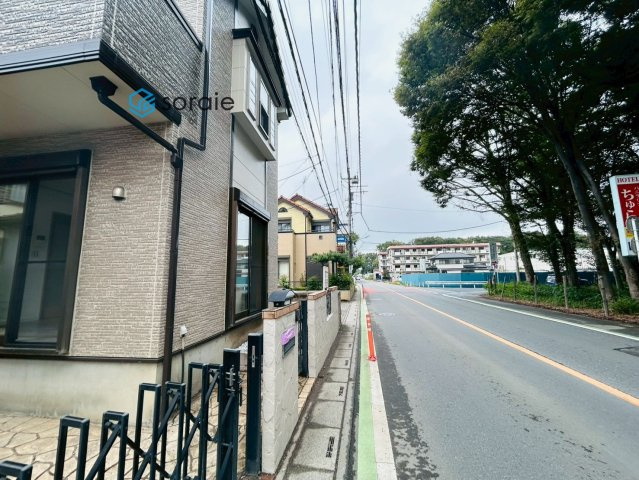 所沢市中富南　中古戸建の前面道路含む現地写真