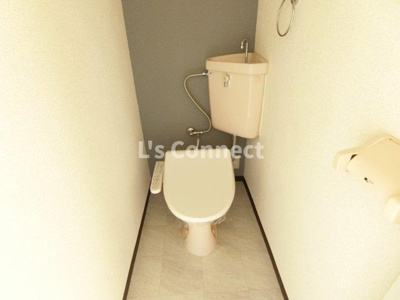 【トイレ】 | コスモハウスⅡ | 温水洗浄便座付きのトイレ。