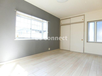 【居間・リビング】 | コスモハウスⅡ | 角部屋で２面に窓があります。