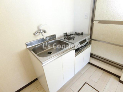 【キッチン】 | コスモハウスⅡ | ２口ガスコンロ設置可能なキッチン。