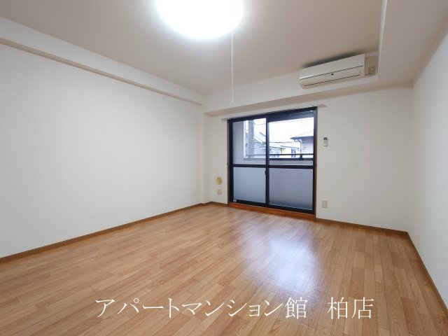 セルフィール西原の居間・リビング