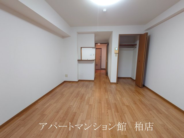 セルフィール西原の洋室