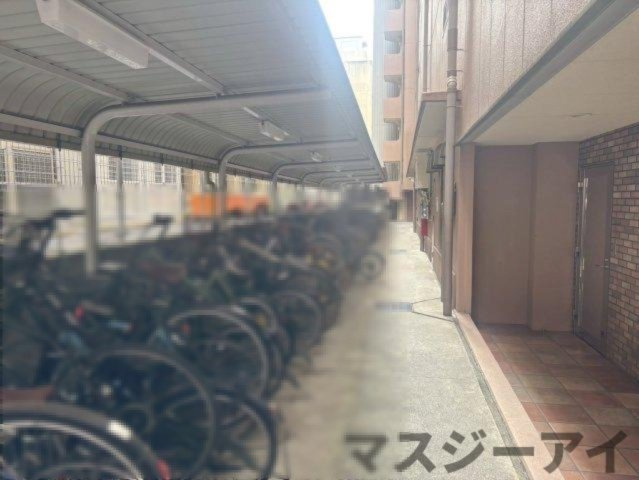 グランシス天満橋の駐車場