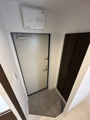 【玄関】 | ベイルーム海老名 | 収納もある玄関です